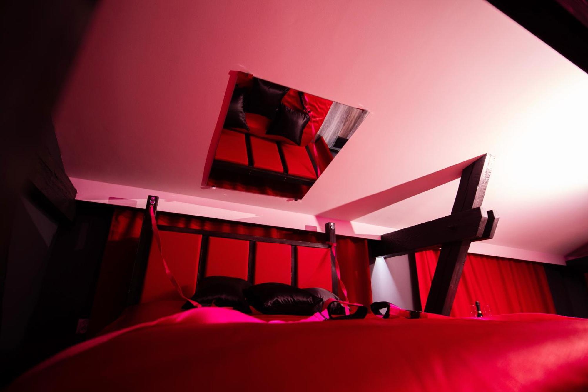 Red Palace Apartament Bdsm Bydgoszcz Exterior photo